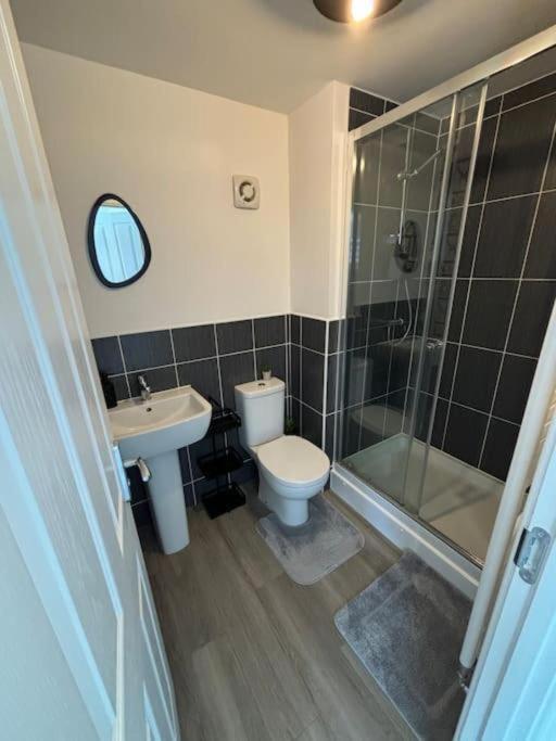 Private Room In A House With Parking In Lenton Nottingham Exterior photo