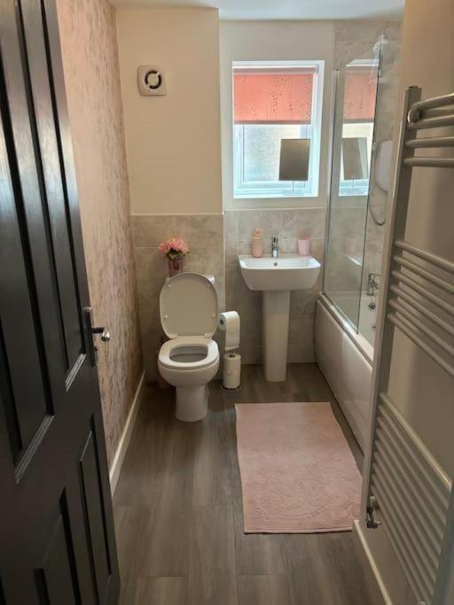 Private Room In A House With Parking In Lenton Nottingham Exterior photo